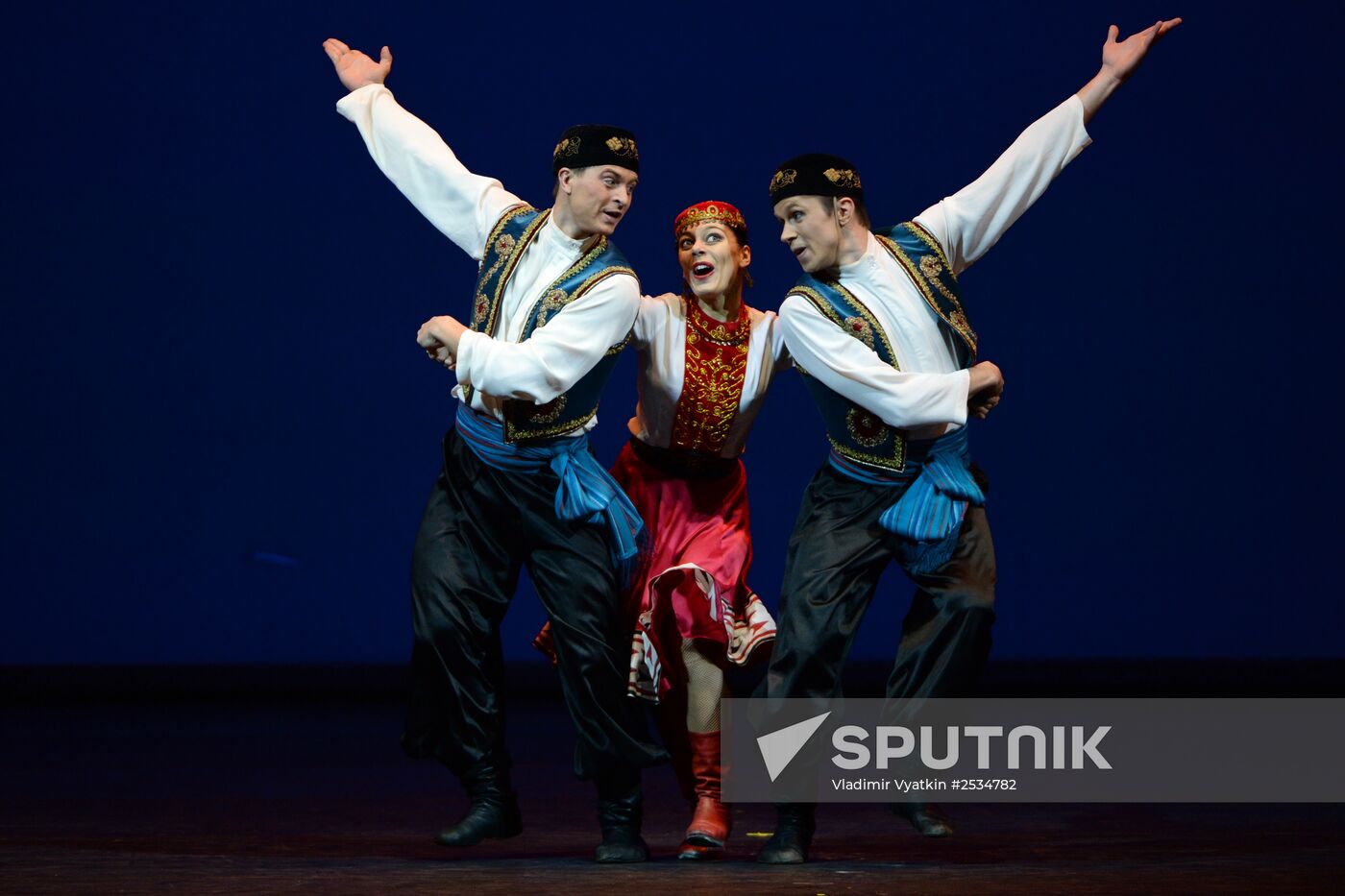 Igor Moiseyev's Folk Dance Company performs at Bolshoi Theatre