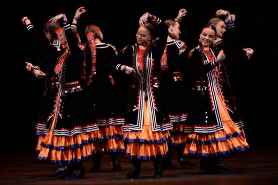 Igor Moiseyev's Folk Dance Company performs at Bolshoi Theatre