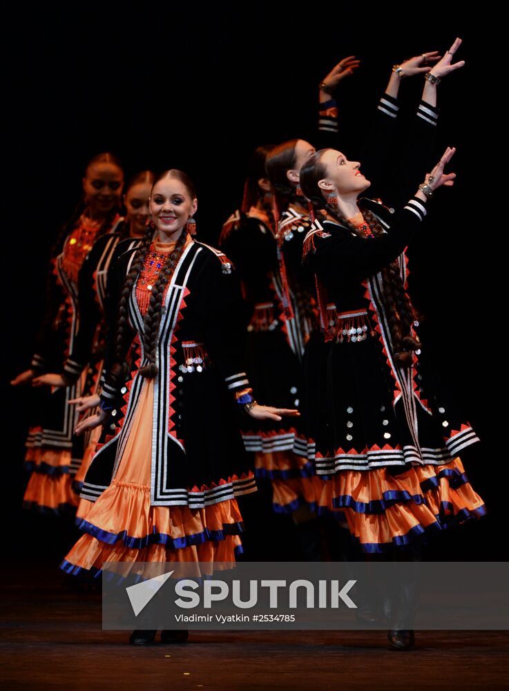 Igor Moiseyev's Folk Dance Company performs at Bolshoi Theatre