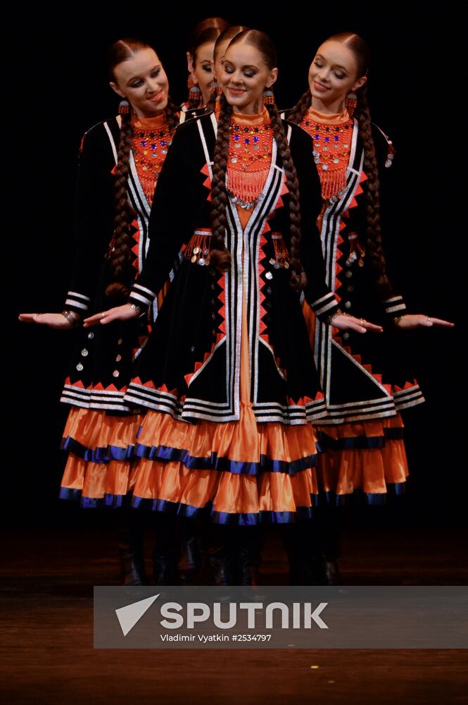 Igor Moiseyev's Folk Dance Company performs at Bolshoi Theatre