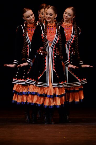 Igor Moiseyev's Folk Dance Company performs at Bolshoi Theatre