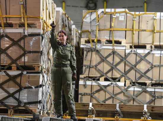 Winter uniforms for Ukrainian army delivered to Boryspil airport from Canada
