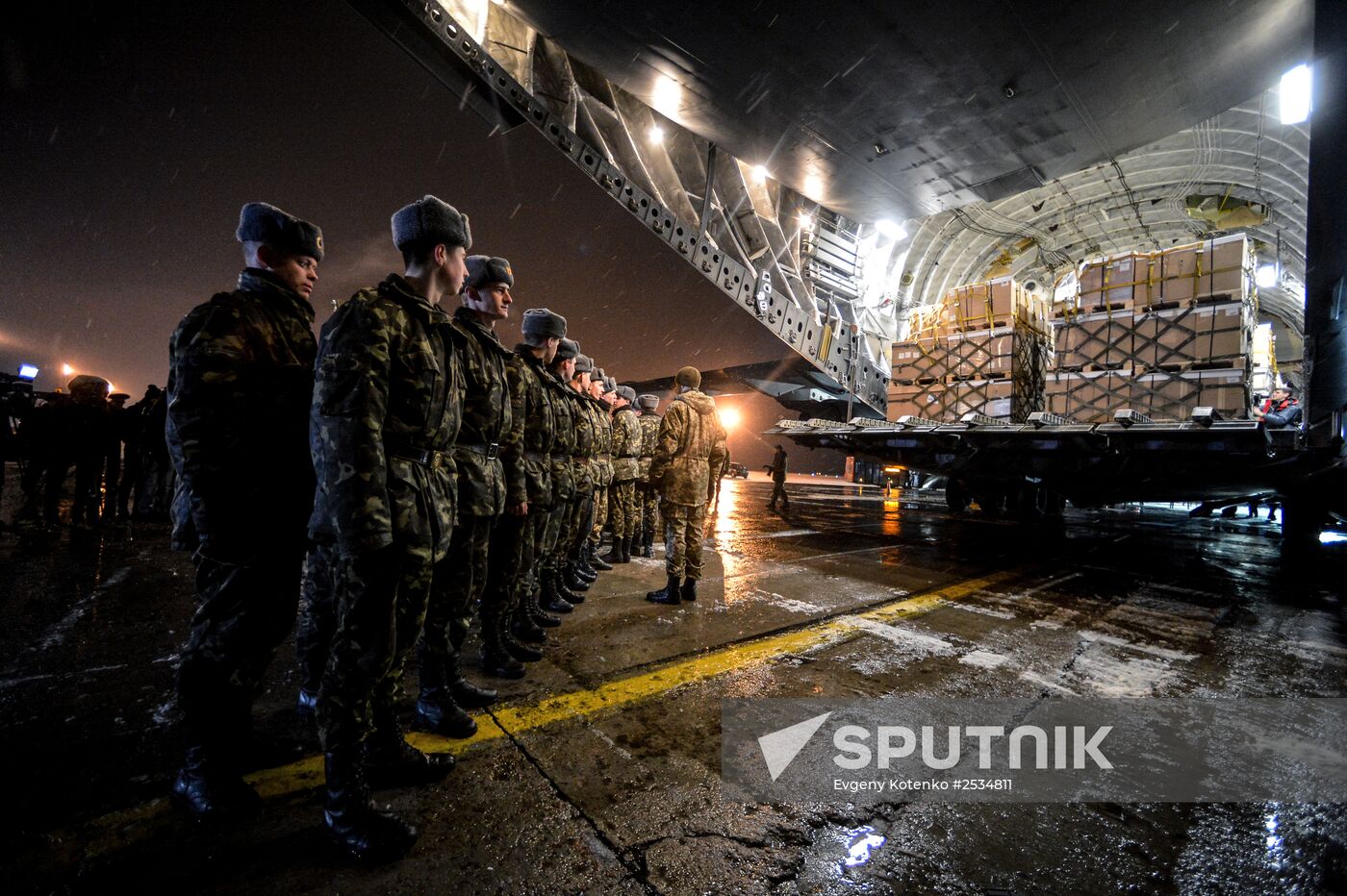 Winter uniforms for Ukrainian army delivered to Boryspil airport from Canada