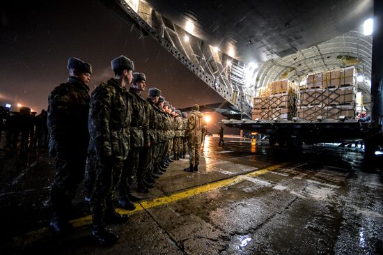 Winter uniforms for Ukrainian army delivered to Boryspil airport from Canada