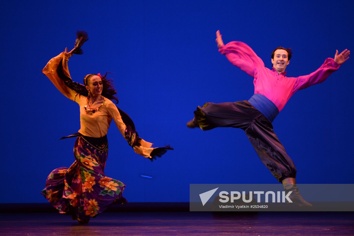 Igor Moiseyev's Folk Dance Company performs at Bolshoi Theatre