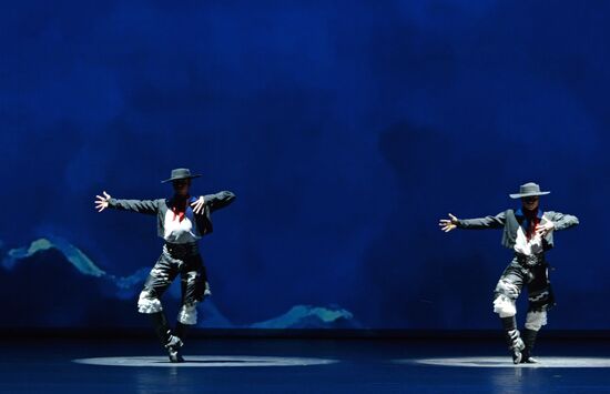 Igor Moiseyev's Folk Dance Company performs at Bolshoi Theatre