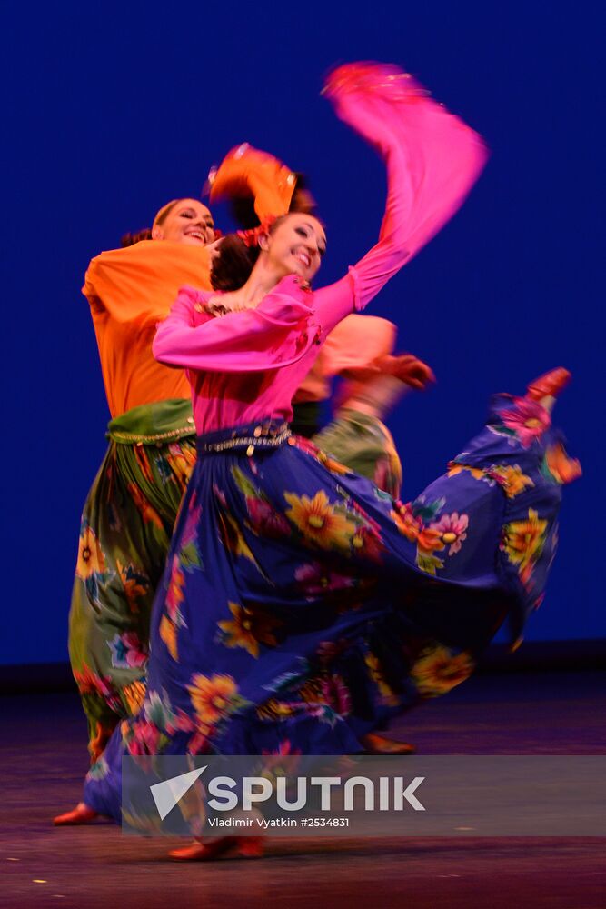 Igor Moiseyev's Folk Dance Company performs at Bolshoi Theatre