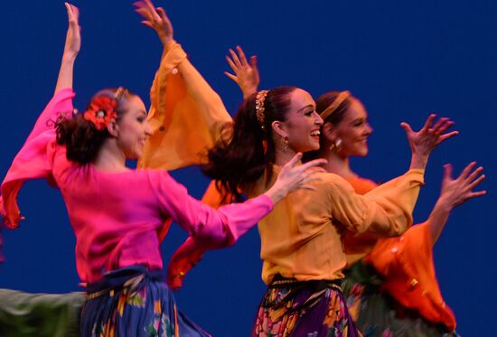 Igor Moiseyev's Folk Dance Company performs at Bolshoi Theatre