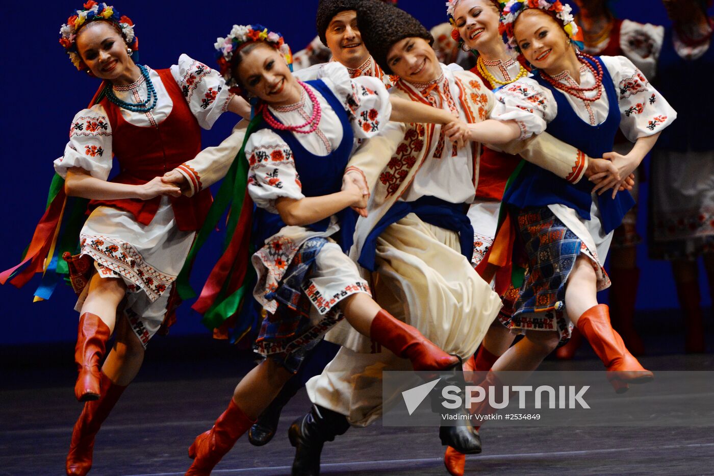 Igor Moiseyev's Folk Dance Company performs at Bolshoi Theatre