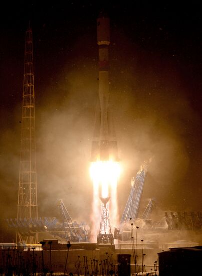 Launch of rocket carrier Soyuz-2.1b with new Glonass system unit
