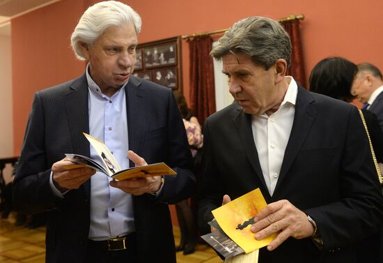 Presenting the People's Choice "Star of a Theatergoer" awards