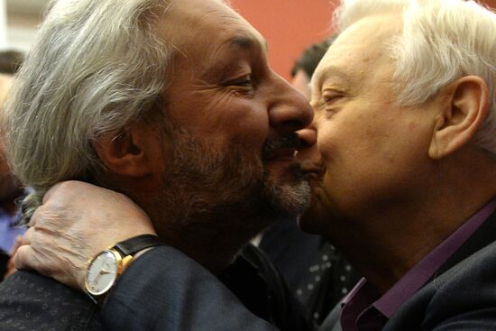 Presenting the People's Choice "Star of a Theatergoer" awards