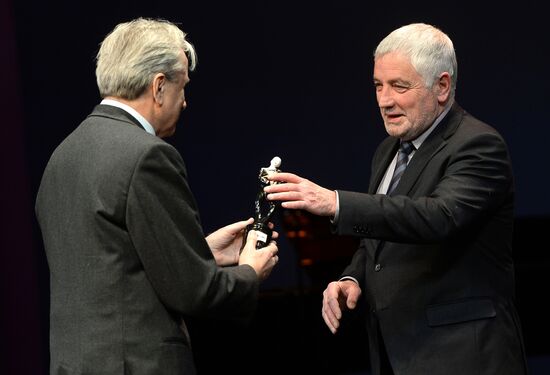 Presenting the People's Choice "Star Theatergoer" awards