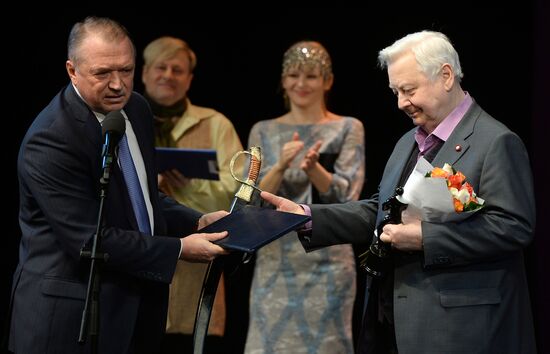 Presenting the People's Choice "Star of a Theatergoer" awards