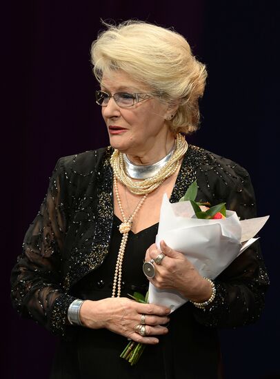 Presenting the People's Choice "Star of a Theatergoer" awards