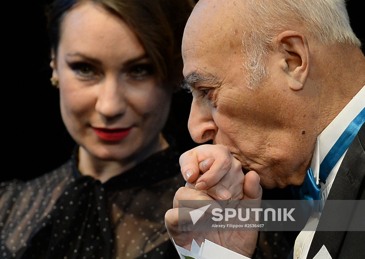 Presenting the People's Choice "Star Theatergoer" awards