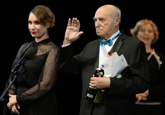 Presenting the People's Choice "Star of a Theatergoer" awards