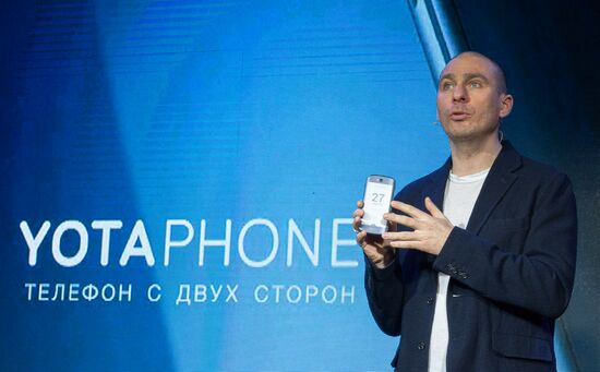 YotaPhone 2 smart phone presented in Russia