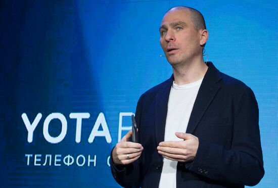 YotaPhone 2 smart phone presented in Russia