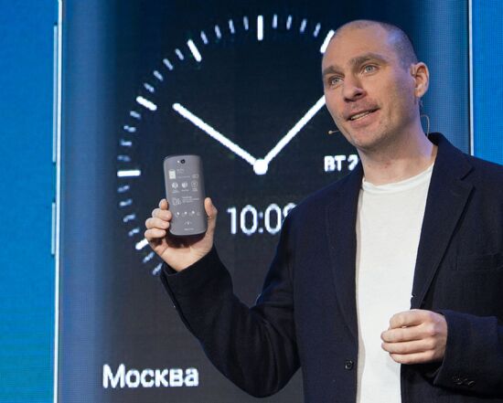 YotaPhone 2 smart phone presented in Russia