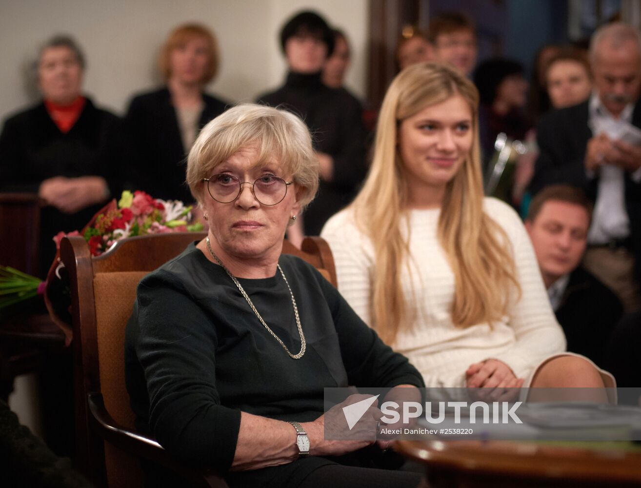 "Theatre Dynasties: Freundlich" exhibition