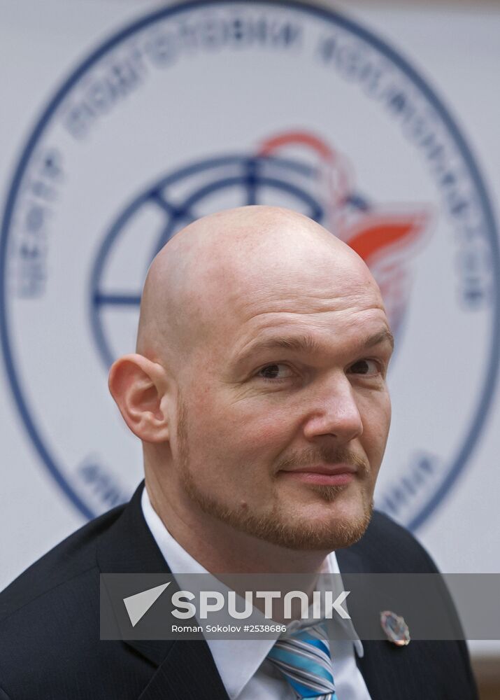 ISS 40/41 crew give news conference