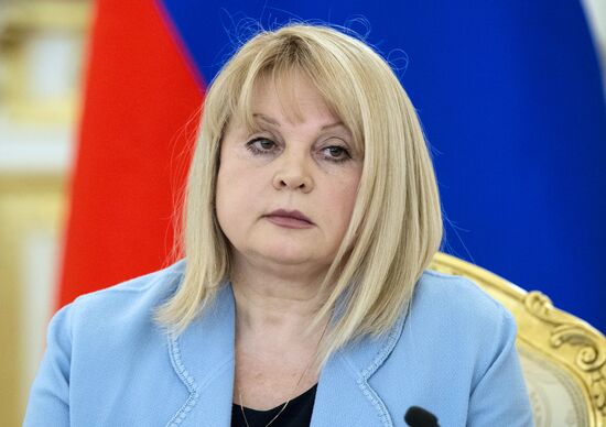 Putin meets with human rights ombudsmen and organizations