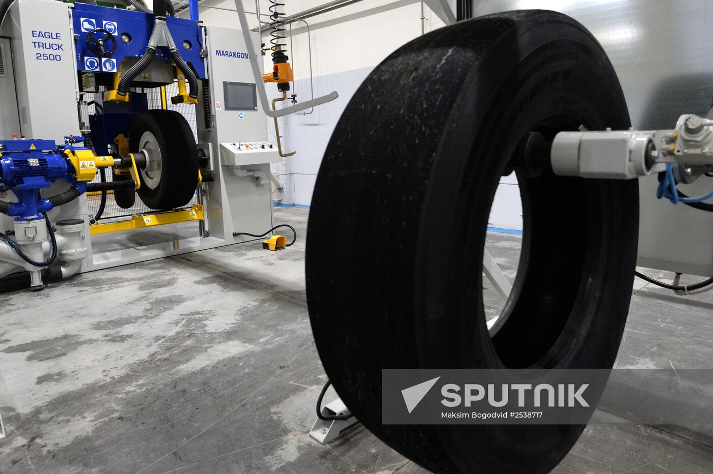 Manufacturing automobile tires at Nizhnekamskshina factory