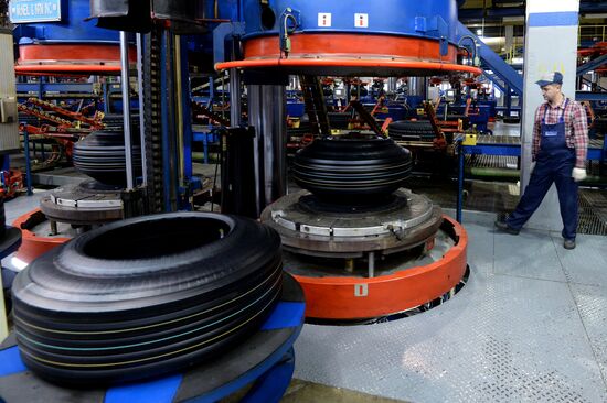 Tire production at Nizhnekamskshina factory