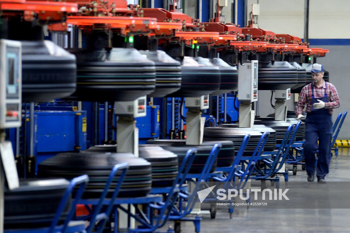 Tire production at Nizhnekamskshina factory