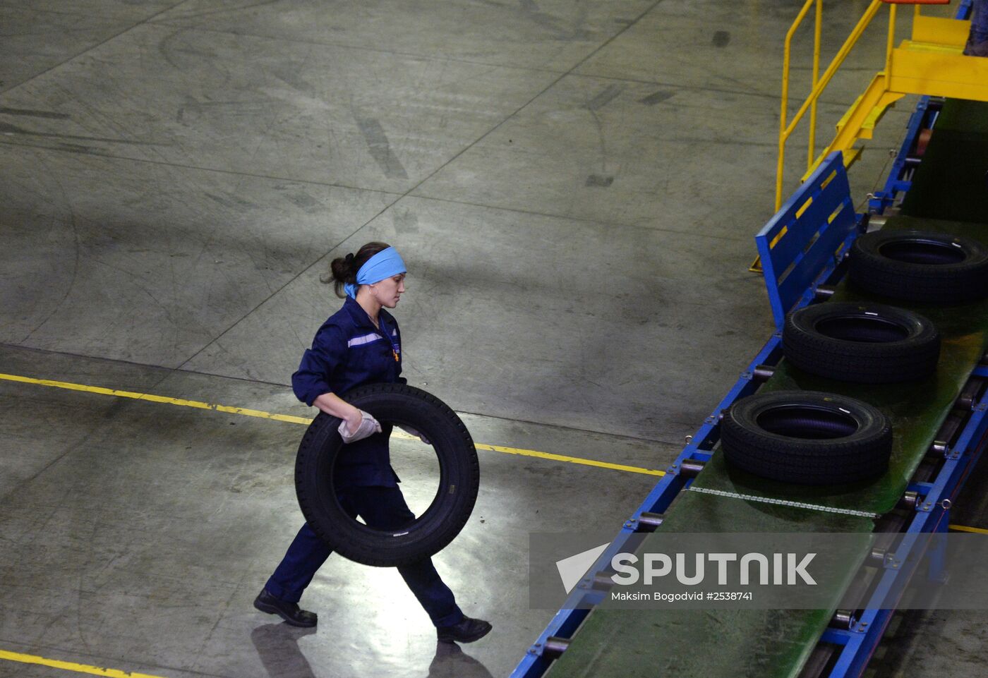 Tire production at Nizhnekamskshina factory