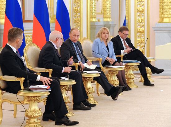 Putin meets with human rights ombudsmen and organizations
