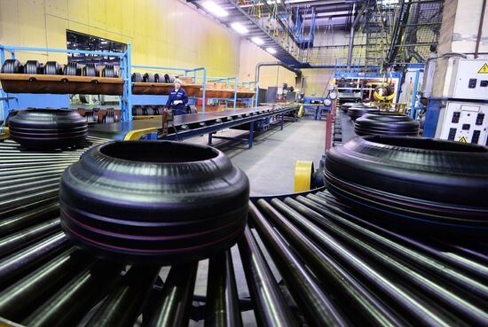 Tire production at Nizhnekamskshina factory