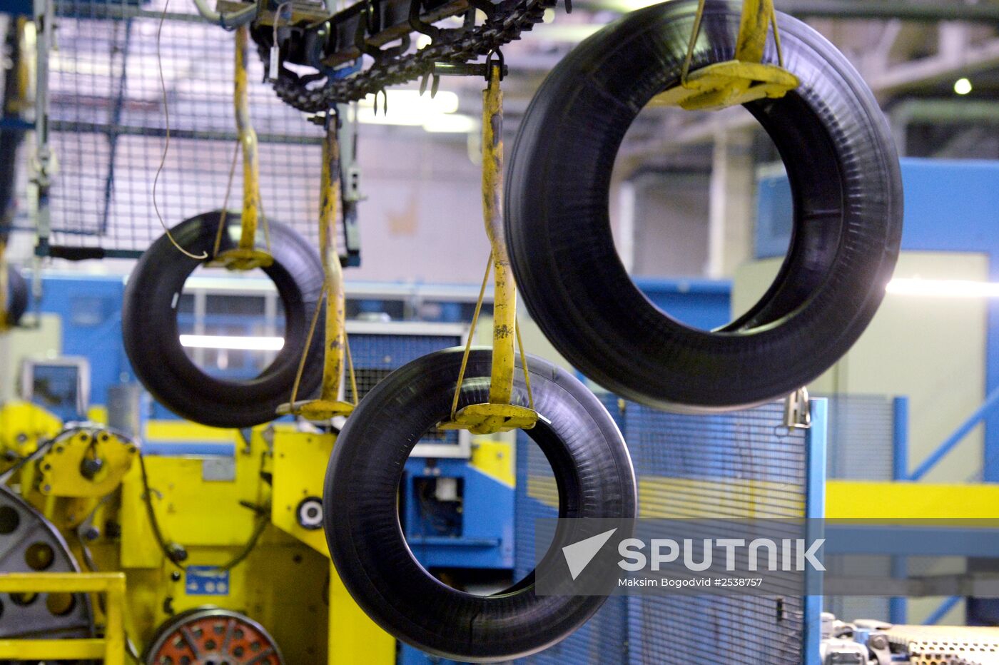 Tire production at Nizhnekamskshina factory