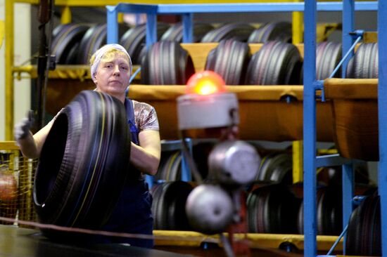 Tire production at Nizhnekamskshina factory