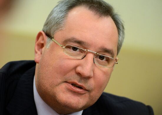 Rogozin visits Salyut gas turbine engineering center