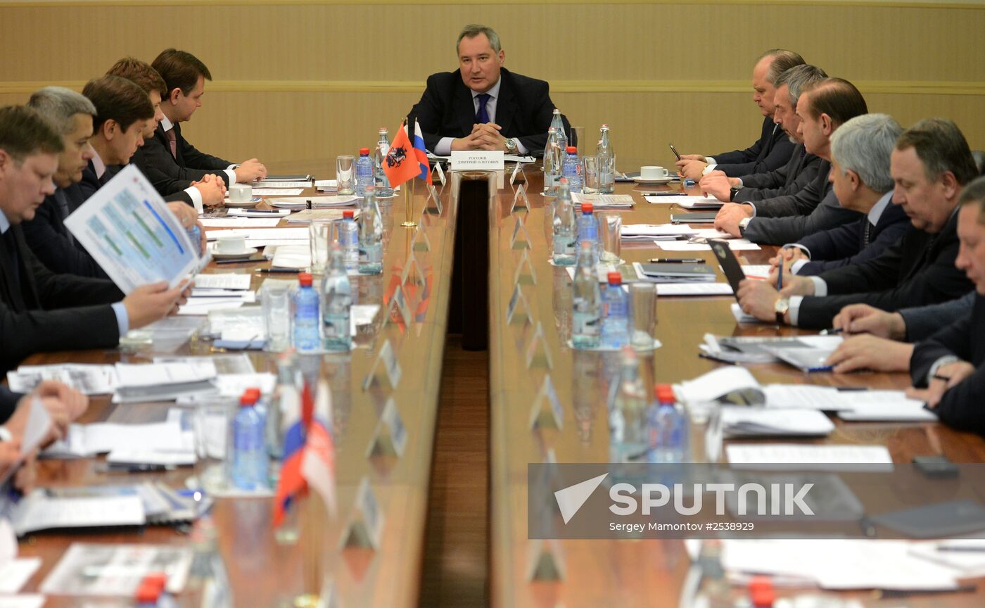 Rogozin visits Salyut gas turbine engineering center