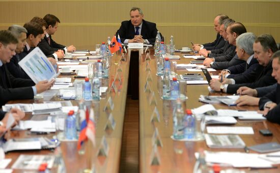 Rogozin visits Salyut gas turbine engineering center