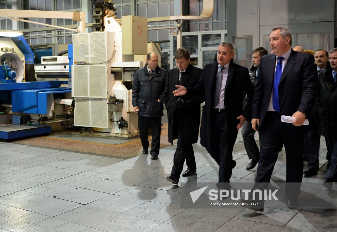 Rogozin visits Salyut gas turbine engineering center