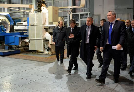 Rogozin visits Salyut gas turbine engineering center