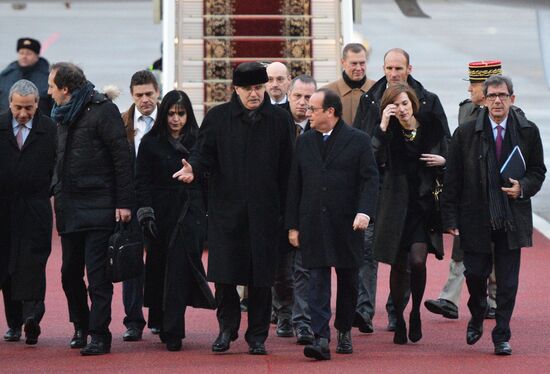 Vladimir Putin meets with François Hollande