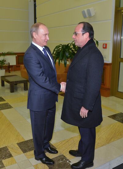 Vladimir Putin meets with François Hollande