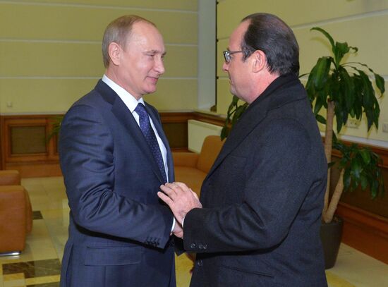 Vladimir Putin meets with François Hollande
