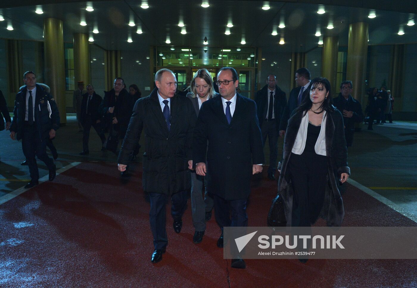 Vladimir Putin meets with François Hollande