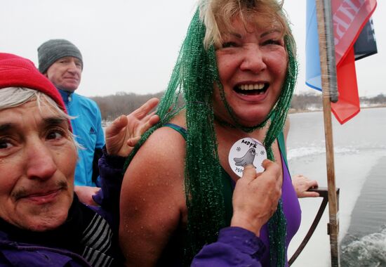 Winter swimming season opens in Donetsk