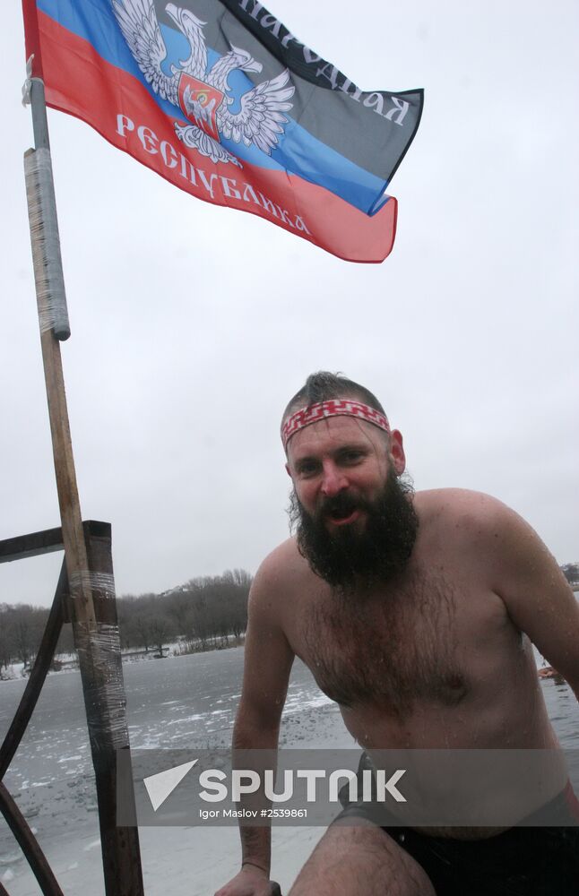 Winter swimming season opens in Donetsk