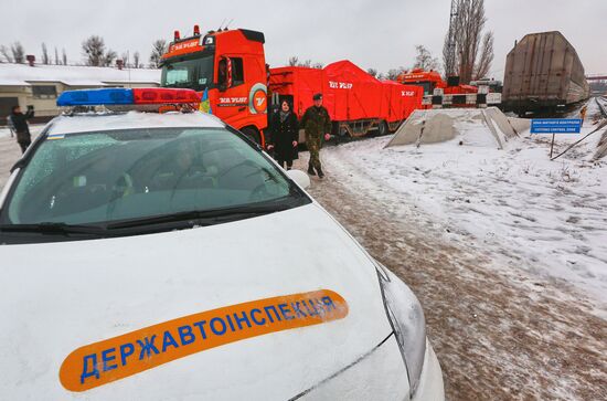 Four trucks carrying pieces of Boeing 777 wreckage sent from Kharkiv to Netherlands