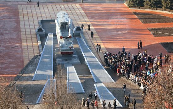 Unveiling memorial sign to Baltic sailors
