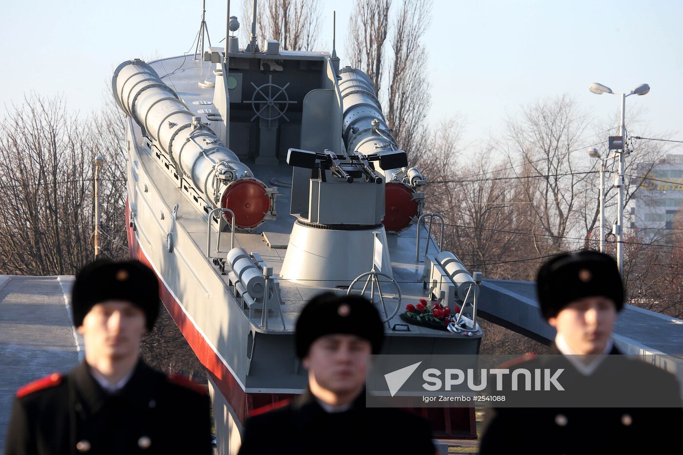 Unveiling memorial sign to Baltic sailors