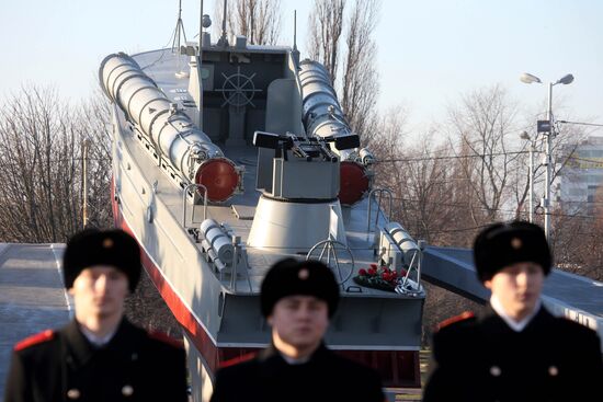 Unveiling memorial sign to Baltic sailors